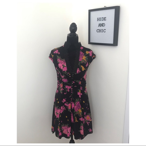 FREE PEOPLE LACE DETAIL FLORAL PRINT MINI DRESS - Picture 2 of 8